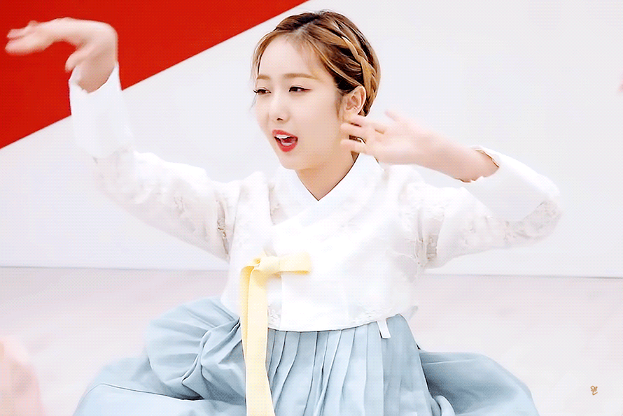 졸다가 보니까 은근히 미인인 듯한 여자친구 신비.jpgif | 인스티즈