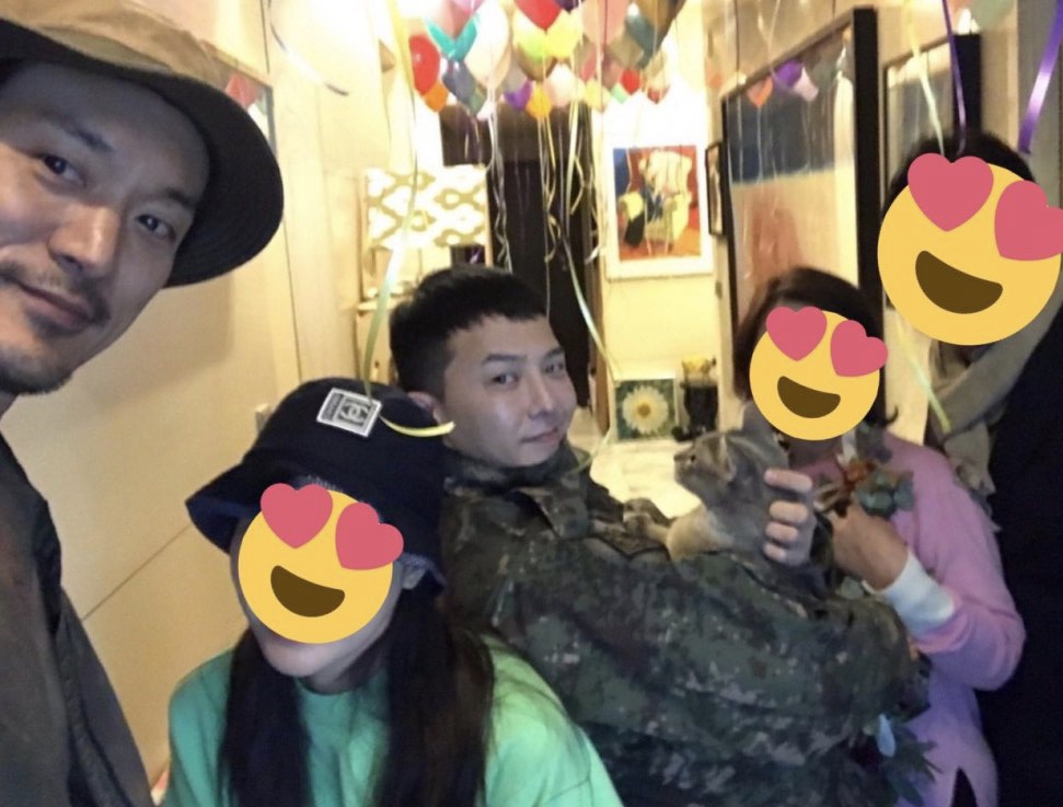 지드래곤....전역 자축 파티.jpg | 인스티즈