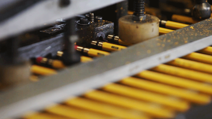 연필이 만들어지는 과정.gif | 인스티즈