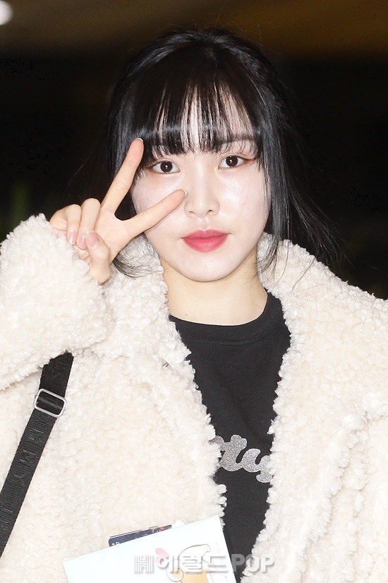 일본 공연 차 출국하는 여자친구.jpg | 인스티즈