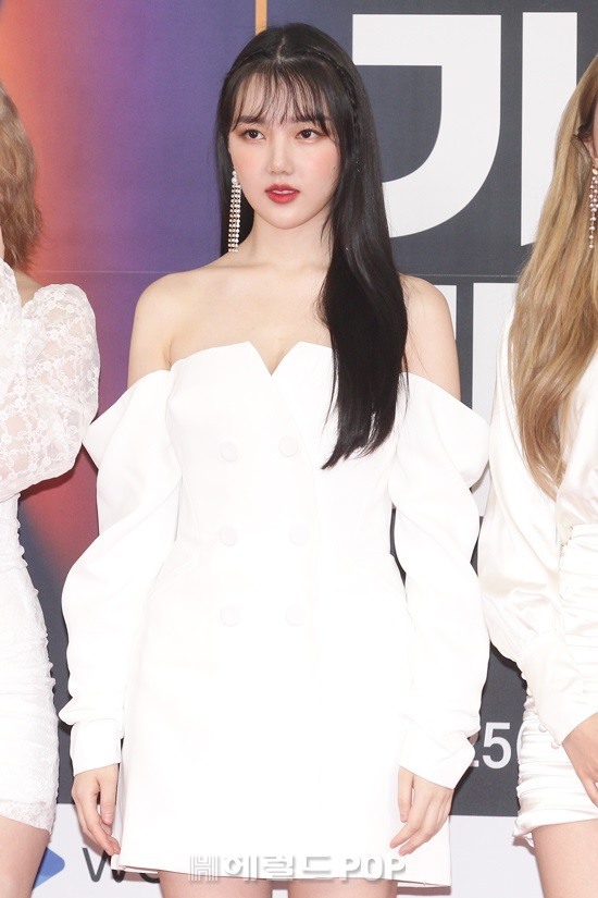 여자친구 sbs 가요대전 레드카펫.jpg | 인스티즈