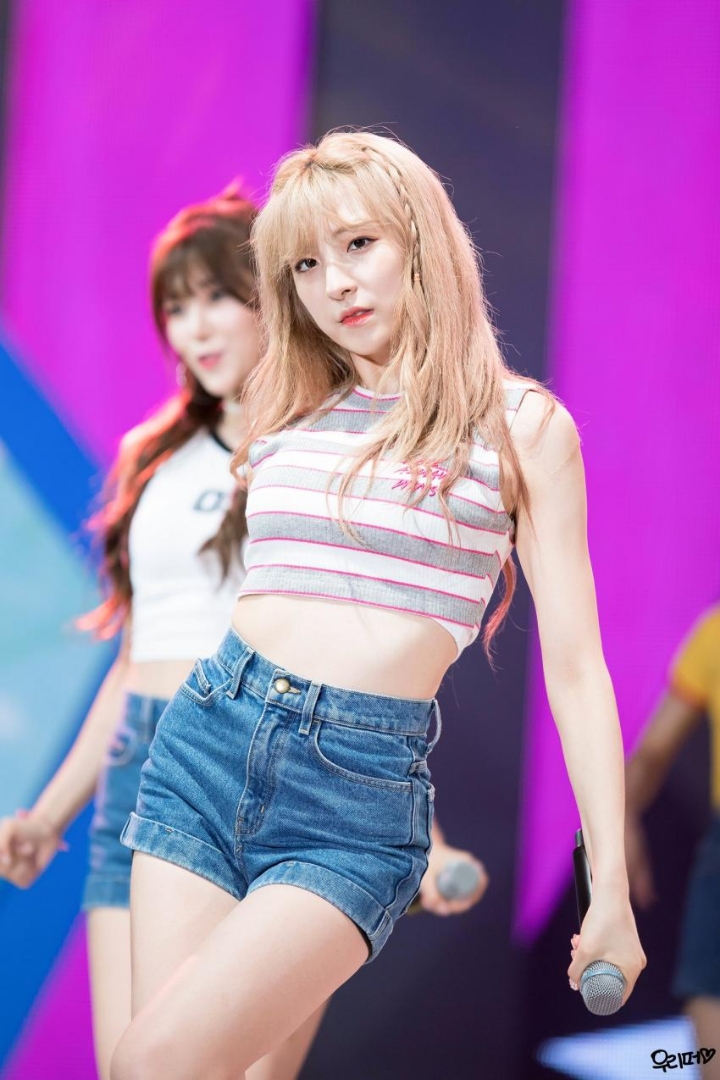 우주소녀 은서 금발 vs 흑발.jpgif | 인스티즈