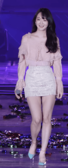 무대에서 강민경.gif | 인스티즈