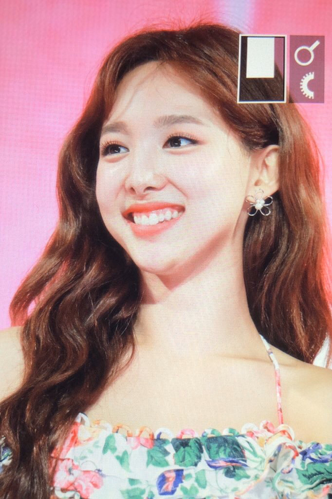 간만에 서울에서 꼬까옷 입고 나연이 코스프레하는 bugs bunny 🐰 | 인스티즈