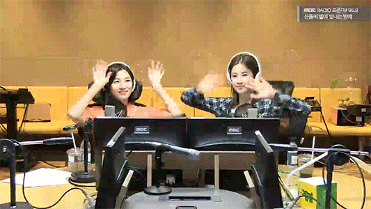 에이핑크 초롱이 하영이 스페셜 DJ.gif | 인스티즈