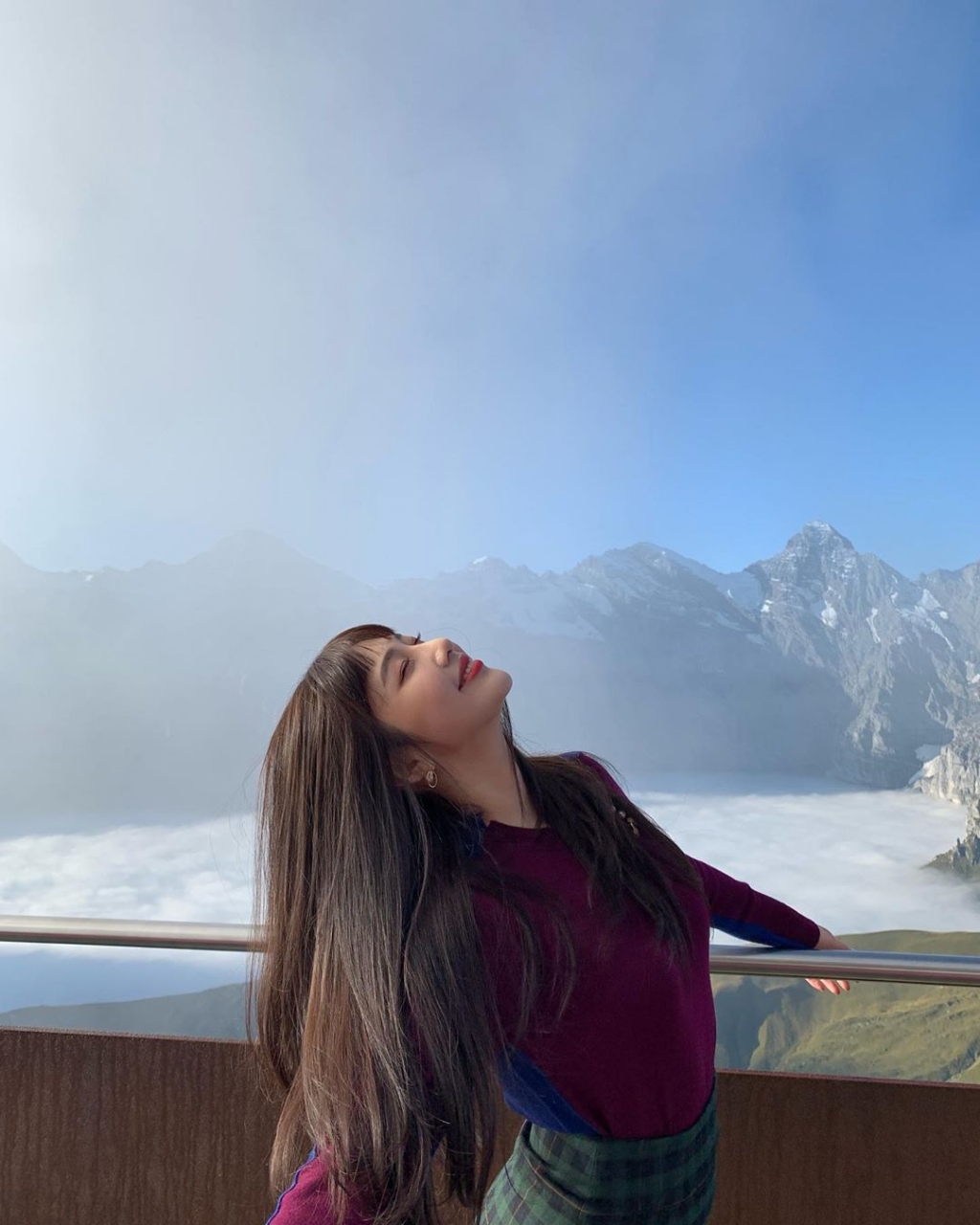 예쁜 스위스 풍경과 잘 어울리는 레드벨벳 조이 | 인스티즈