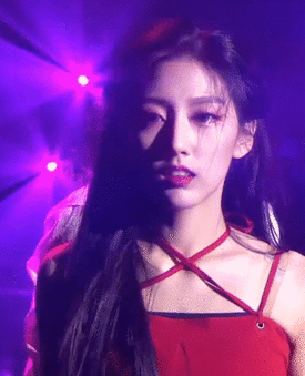 러블리즈 옛날 스킨 착용한 류수정.gif | 인스티즈