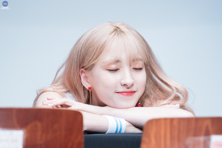 우주소녀 은서 금발 vs 흑발.jpgif | 인스티즈