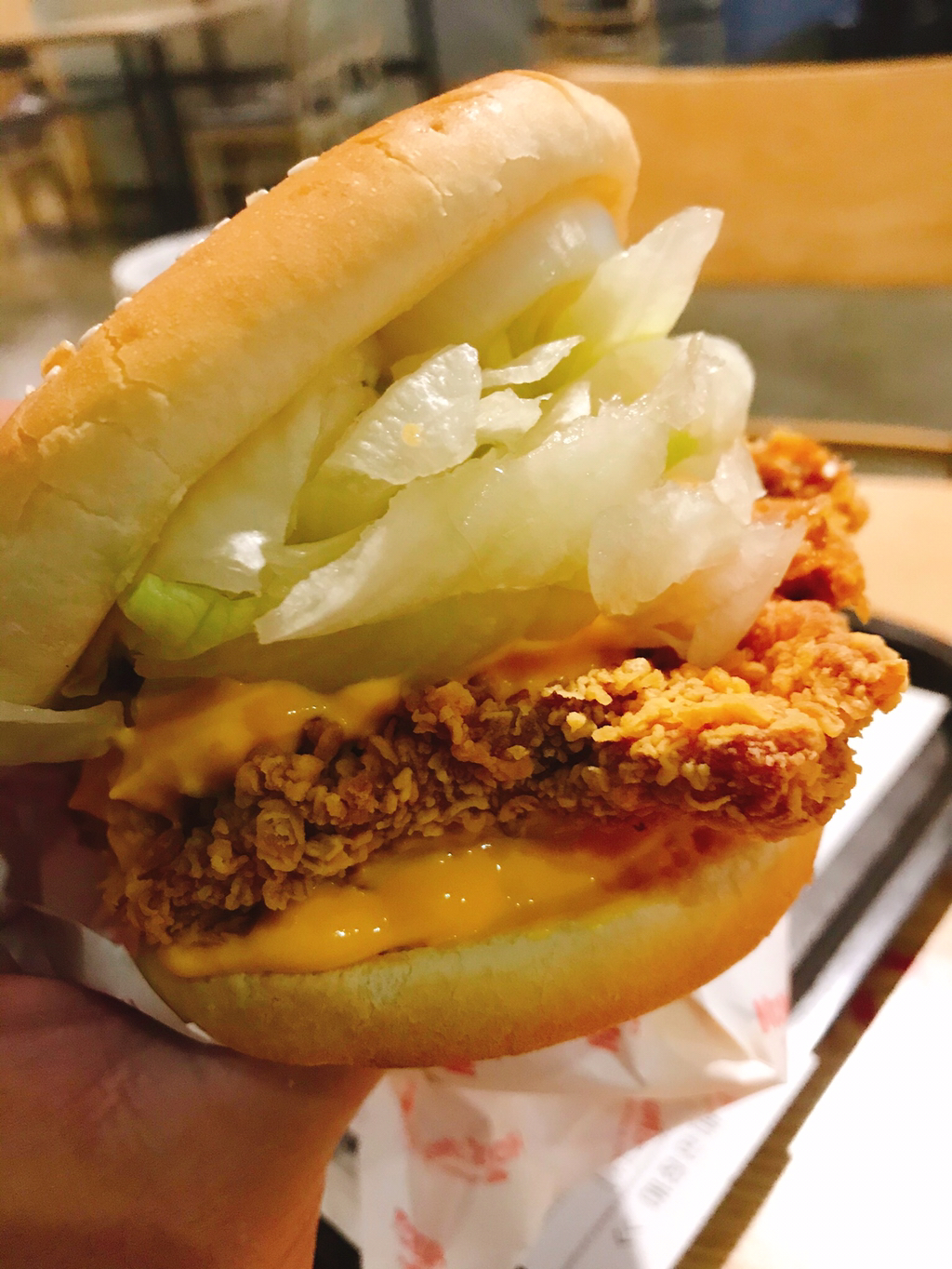 [에이핑크] 맘스터치는 역시 딥치즈버거라서 나은이 | 인스티즈