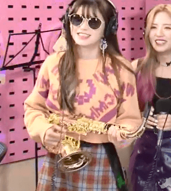 붐붐라디에오에서 저세상텐션을 보여준 프로미스나인.GIF | 인스티즈