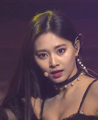 오늘 제대로 레전드 찍은 트와이스 쯔위 원샷 ㄷㄷ.gif | 인스티즈