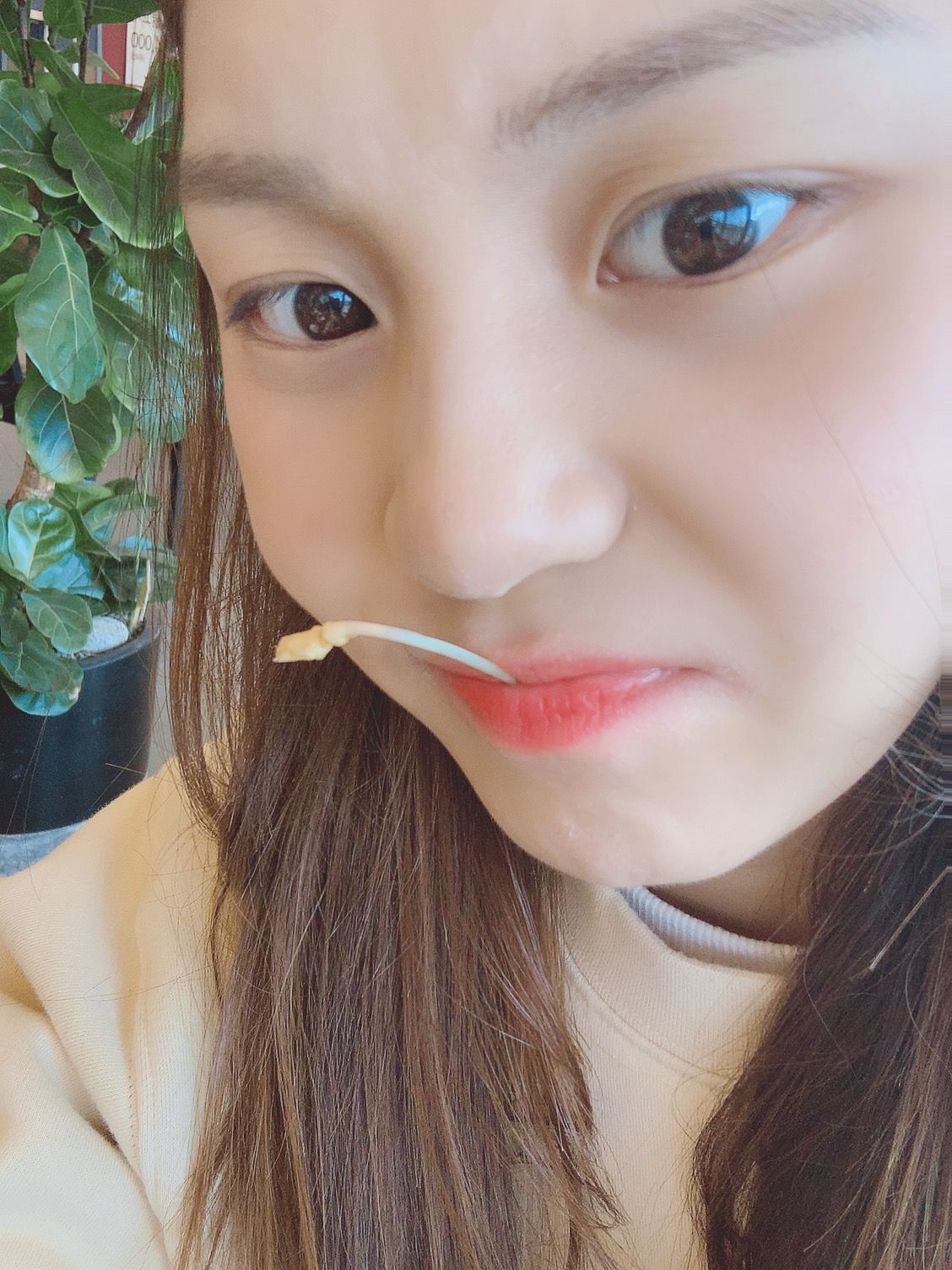 몸에 좋은거 먹는 여자친구 엄지.jpg | 인스티즈