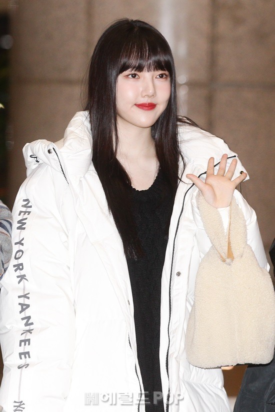 일본 공연 차 출국하는 여자친구.jpg | 인스티즈