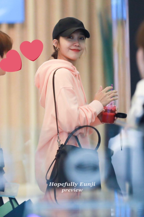 팬들 에게 인사하는 에이핑크 정은지.jpg | 인스티즈