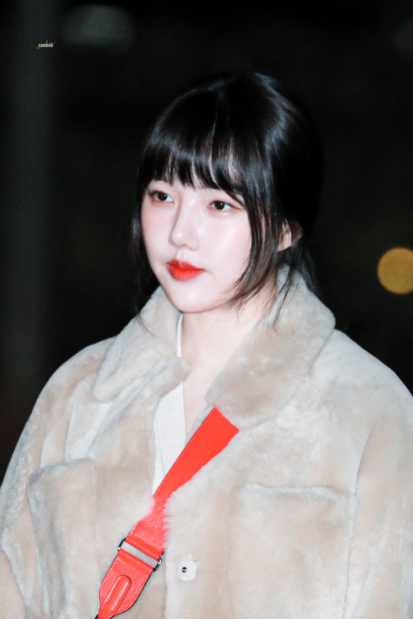 앞구르기 하고 보니까 은근히 미인인 듯한 여자친구 예린이.jpgif | 인스티즈