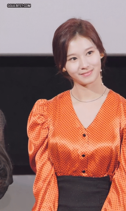 무대인사도는 배우 김사나양.gif | 인스티즈