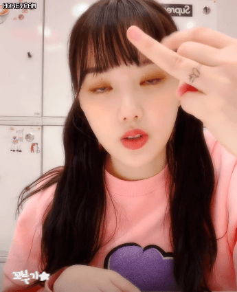 언니가 반지 그려준거 자랑하는 여자친구 예린이.gif | 인스티즈