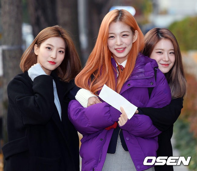 오늘자 수능장에서의 훈훈한 프로미스나인 캡틴과 아빠 | 인스티즈
