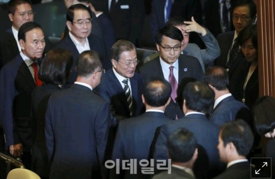 오늘자 문프한테 되치기당한 자한당 의원들 ㅋㅋㅋ | 인스티즈
