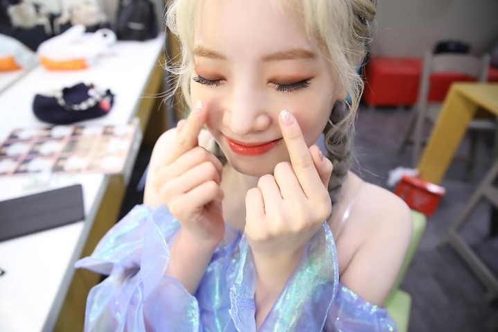 정연이가 직접 찍은 트와이스 멤버들 대기실 사진들 | 인스티즈