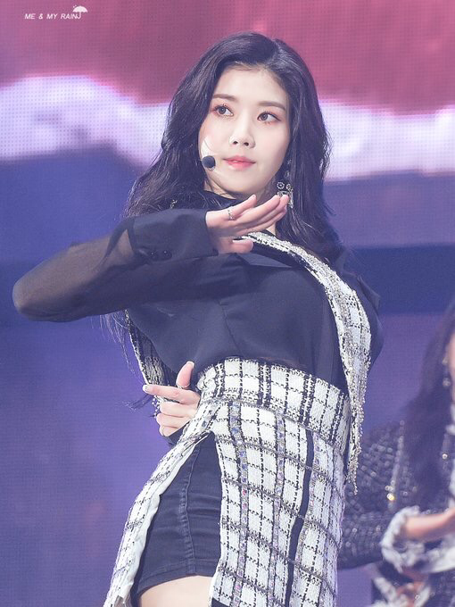 [아이즈원] 비가 많이 내려오고 있어서 권은비 | 인스티즈