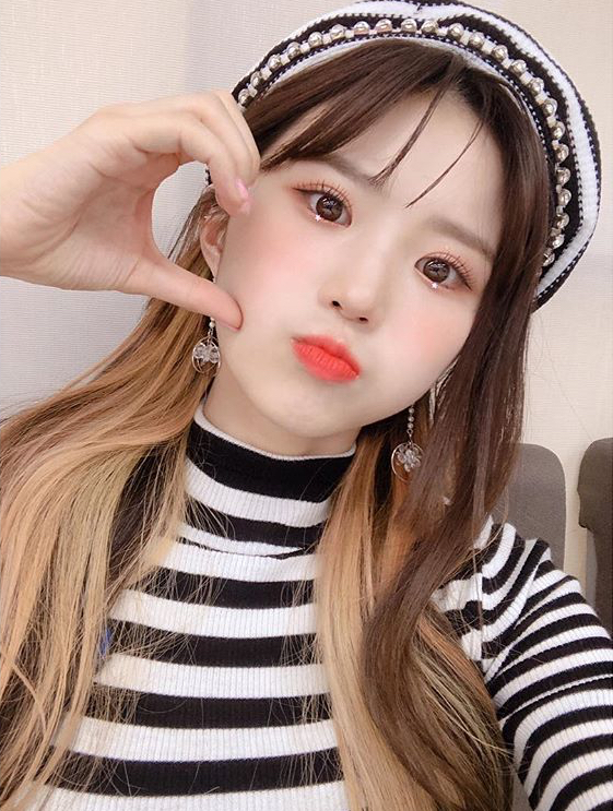 데뷔 300일기념 프로미스나인 송하영 | 인스티즈