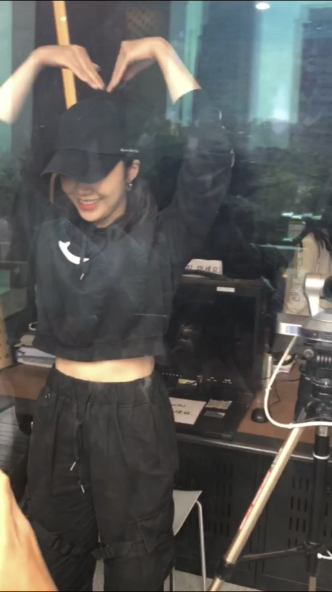 캡모자와 에이핑크 정은지.jpgif | 인스티즈