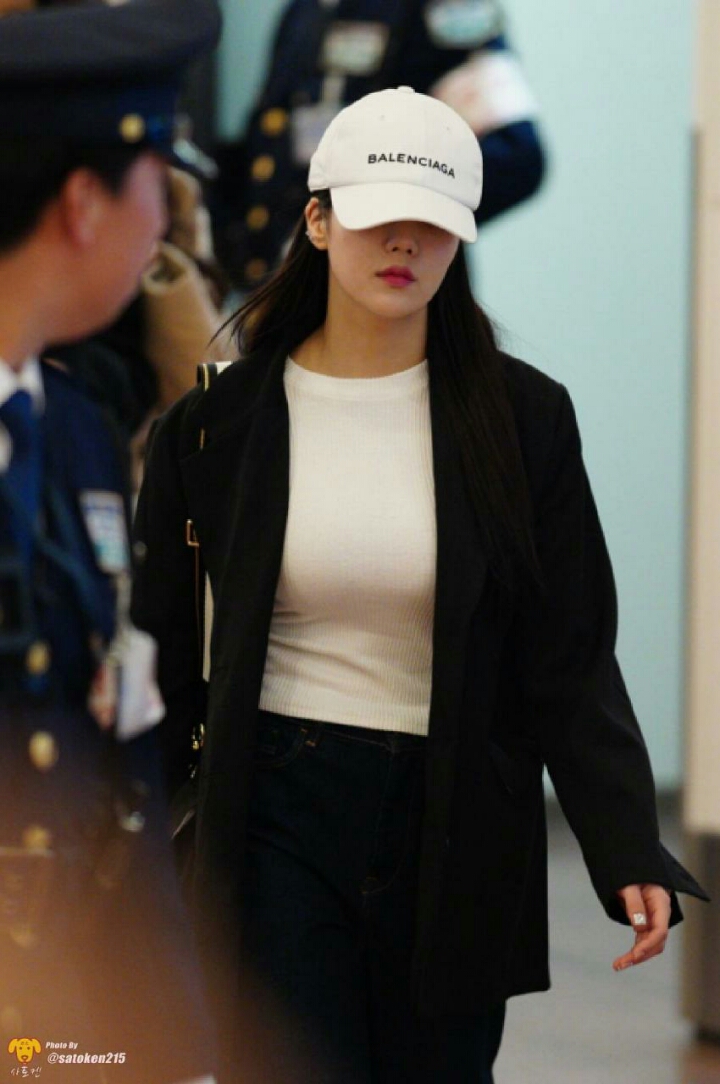 일본 공항 도착한 아이즈원..그리고 리더 권은비의 시크한 모습 | 인스티즈