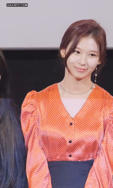 무대인사도는 배우 김사나양.gif | 인스티즈