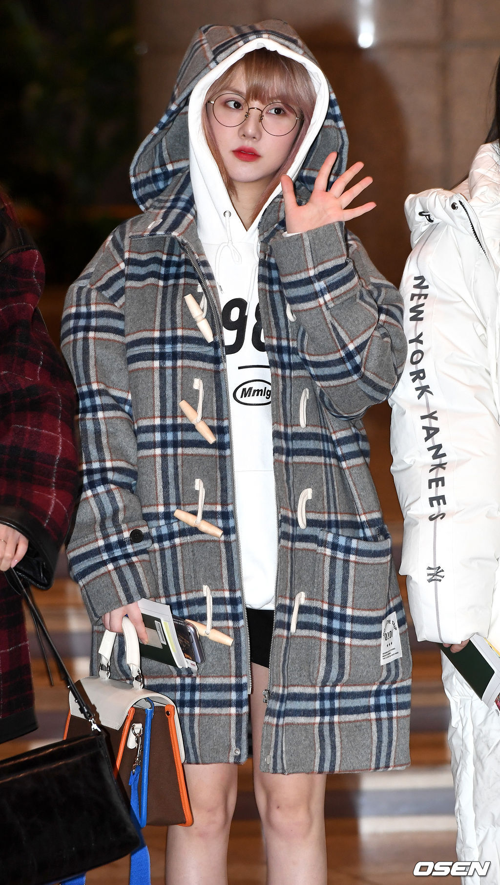 일본 공연 차 출국하는 여자친구.jpg | 인스티즈