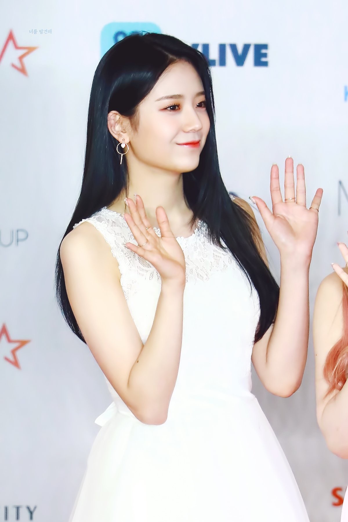 2018aaa 레드카펫에서의 9명의 예쁜 프로미스나인 | 인스티즈