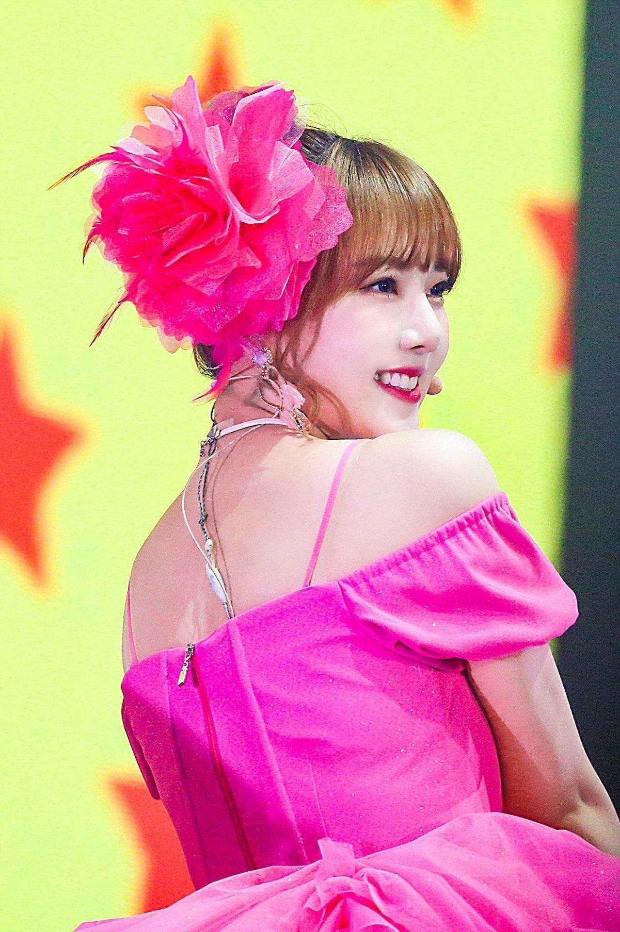 은근히 미인이지만 가끔은 귀여운거 같기도 한 여자친구 예린이.jpgif | 인스티즈