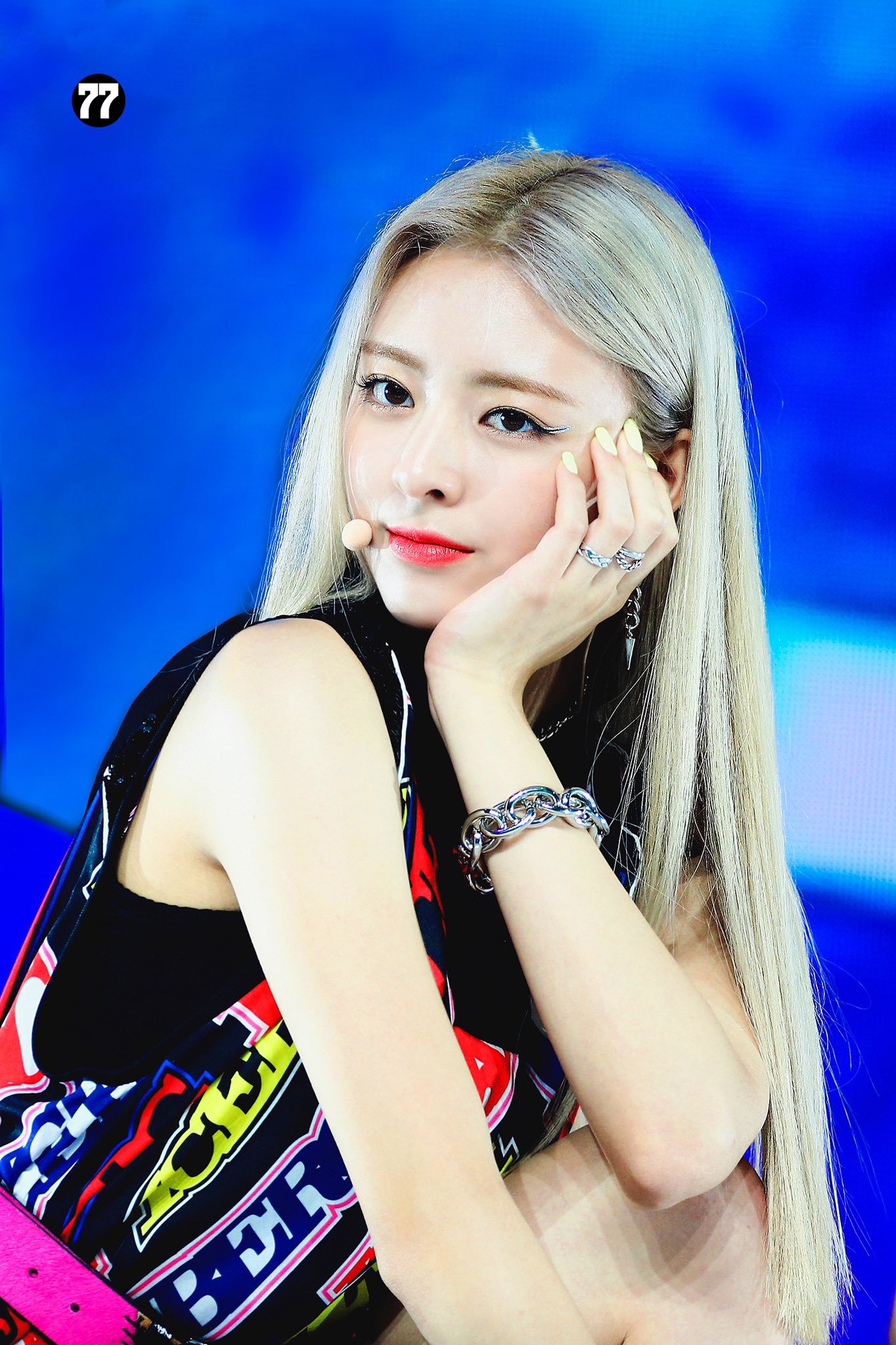 금발머리 ITZY 유나.jpgif | 인스티즈