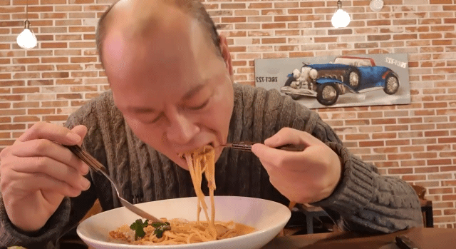 쉬림프파스타 한사발 땡기시는 조병옥박사.gif | 인스티즈