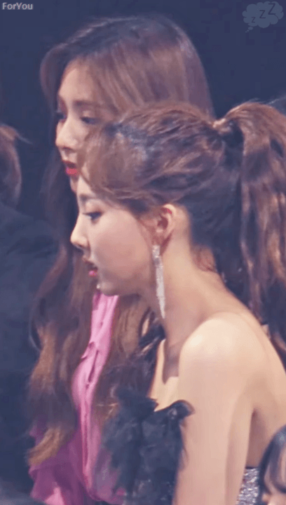 더워하는 나연.gif | 인스티즈