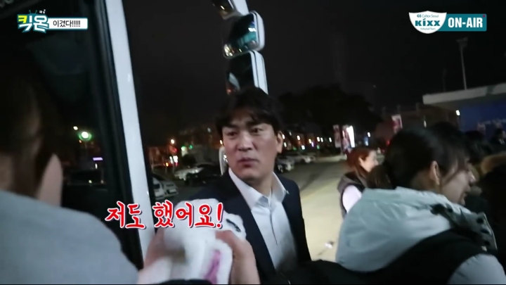 코스프레(?)하는 감독.jpg | 인스티즈