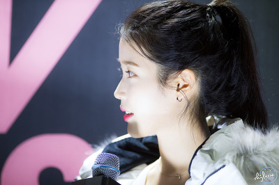 뉴발란스 토크콘서트 포니테일 아이유.jpg | 인스티즈