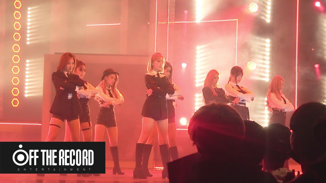 프로미스나인 f(x)레드라이트 커버무대 비하인드.GIF | 인스티즈