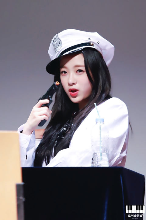 에이프릴 이진솔 | 인스티즈