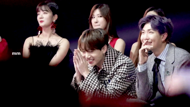 BJ감스트가 본인 소개하니까 좋아죽는 방탄소년단 정국 .gif | 인스티즈