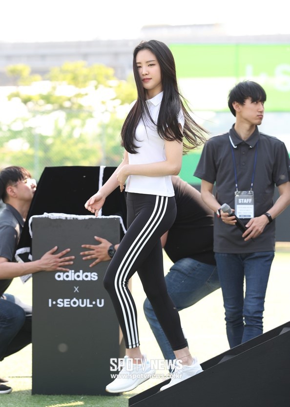 이제 데일리가 되버린 여자들 패션에 일조한 여돌.gif | 인스티즈