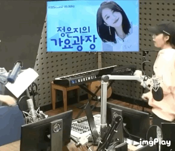 에이핑크 정은지의 가요광장에 게스트로 나온 백지영.jpgif | 인스티즈