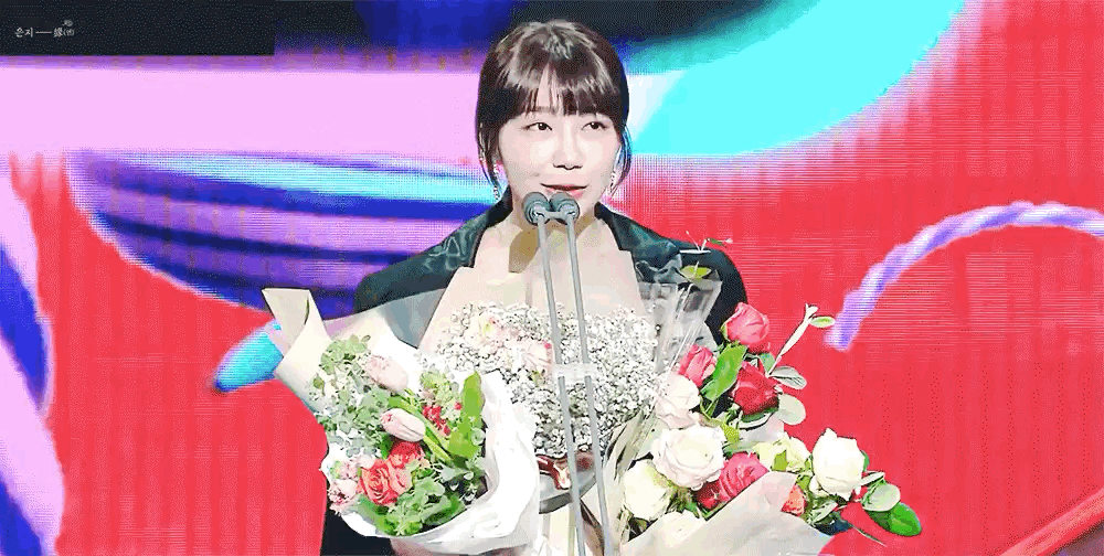 세 번째 신인상 수상한 에이핑크 정은지.gif | 인스티즈