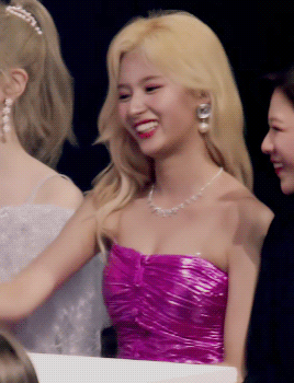 땀 식히는 사나.gif | 인스티즈