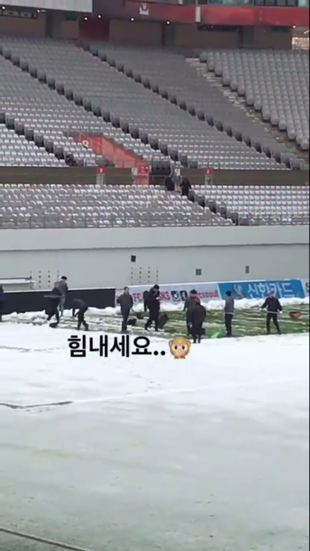 상암 눈 치우는 중.jpg | 인스티즈