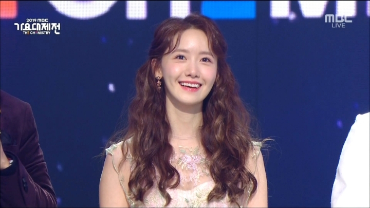 MBC 가요대제전 5년차 안방마님 윤아 미모 | 인스티즈