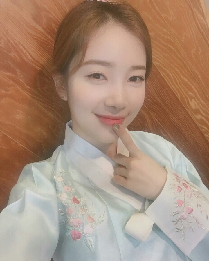 퀵소희 폰에 순대라고 저장되어 있는 에이프릴 채경 | 인스티즈
