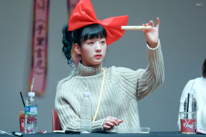 [에이핑크] 은행 갔다가 창구에서 초등학교 동창을 만나서 보미 | 인스티즈