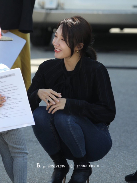 아가 보고 좋아하는 에이핑크 정은지.jpg | 인스티즈