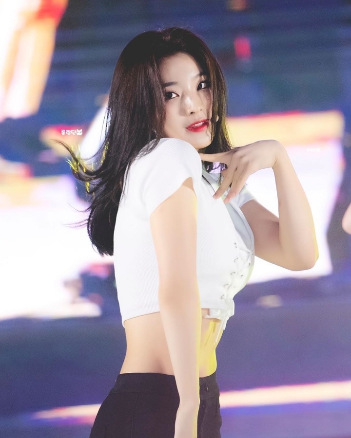 슬슬 연휴가 끝나가는 것이 실감나는 와중에 이새롬.jpgif | 인스티즈